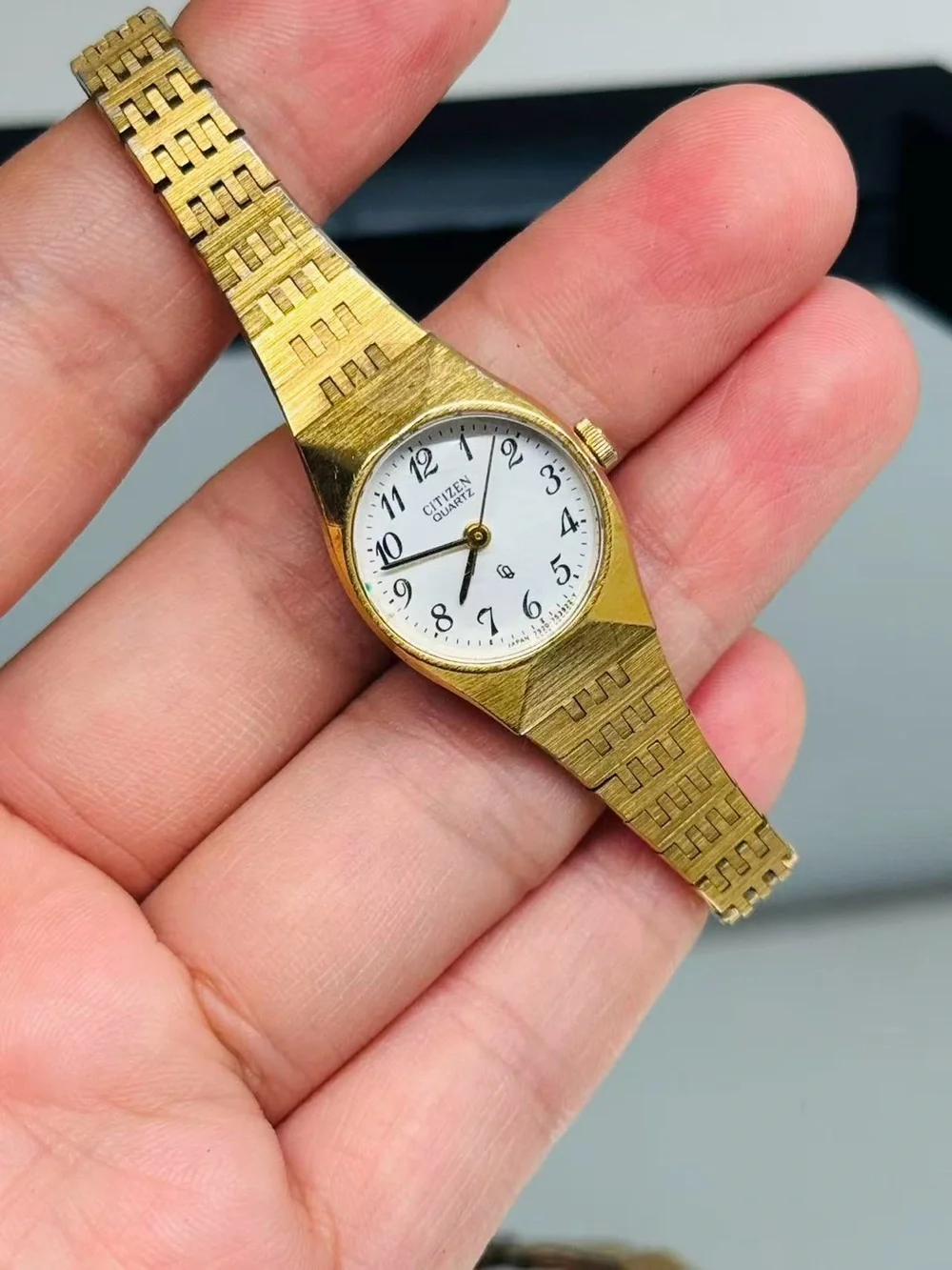 Vintage Citizen Quartz Ladies Gold Tone Watch White Dial 18mm Runs New Battery